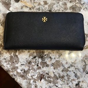 Tory Burch wrist wallet. Black. New.